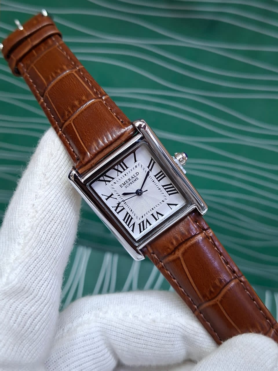 Emerald Supreme – Classic Rectangular Timepiece